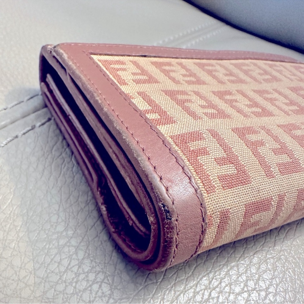 FENDI Vintage Leather and Woven FF Print Medium Wallet. Tan & Brown - Picture 10 of 16